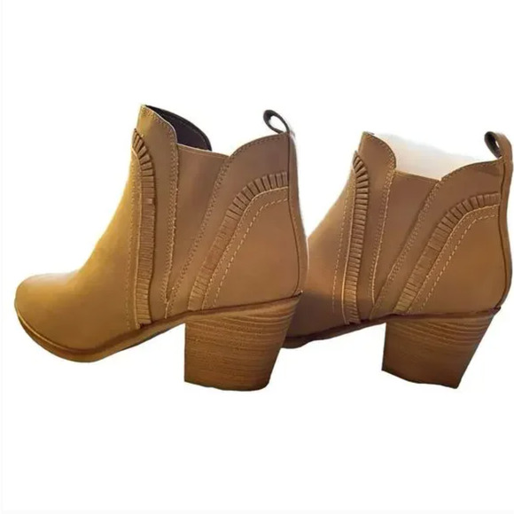 MIA Carrol Ruffle Boot 8.5 Tan Taupe NWOT Western Boho Heel Ankle Bootie Fringe - Picture 2 of 7